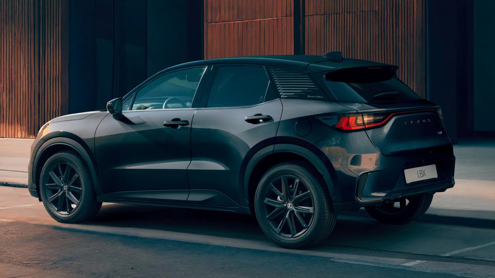 Lexus LBX: Νέα ειδική έκδοση Vibrant για το υβριδικό SUVάκι
